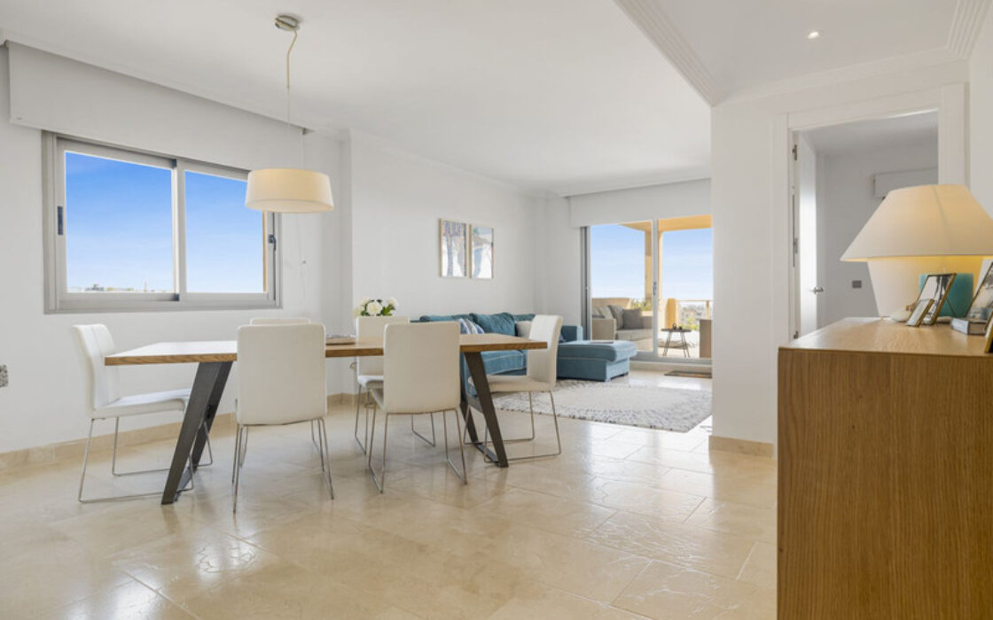 Квартира з терасою в Естепоні, 117 кв.м, 4 кімнати