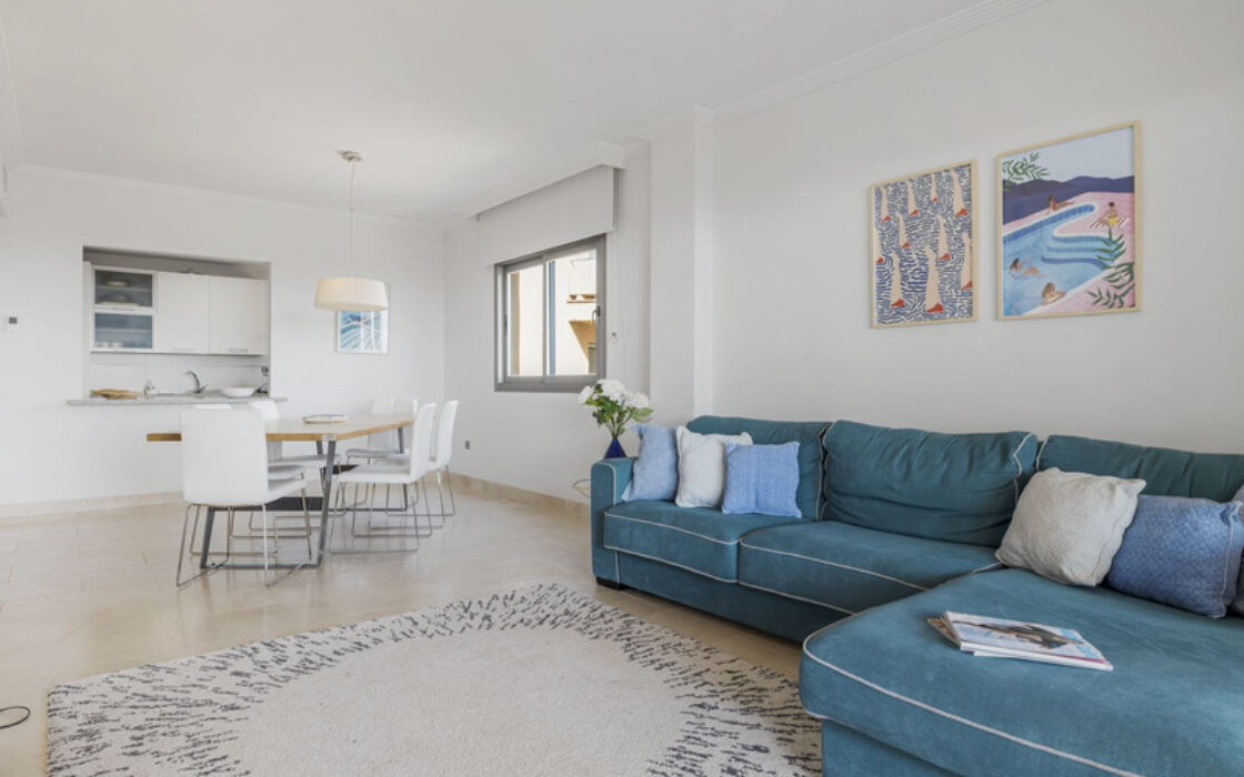 Квартира з терасою в Естепоні, 117 кв.м, 4 кімнати