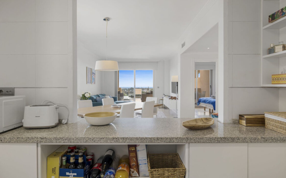 Квартира з терасою в Естепоні, 117 кв.м, 4 кімнати