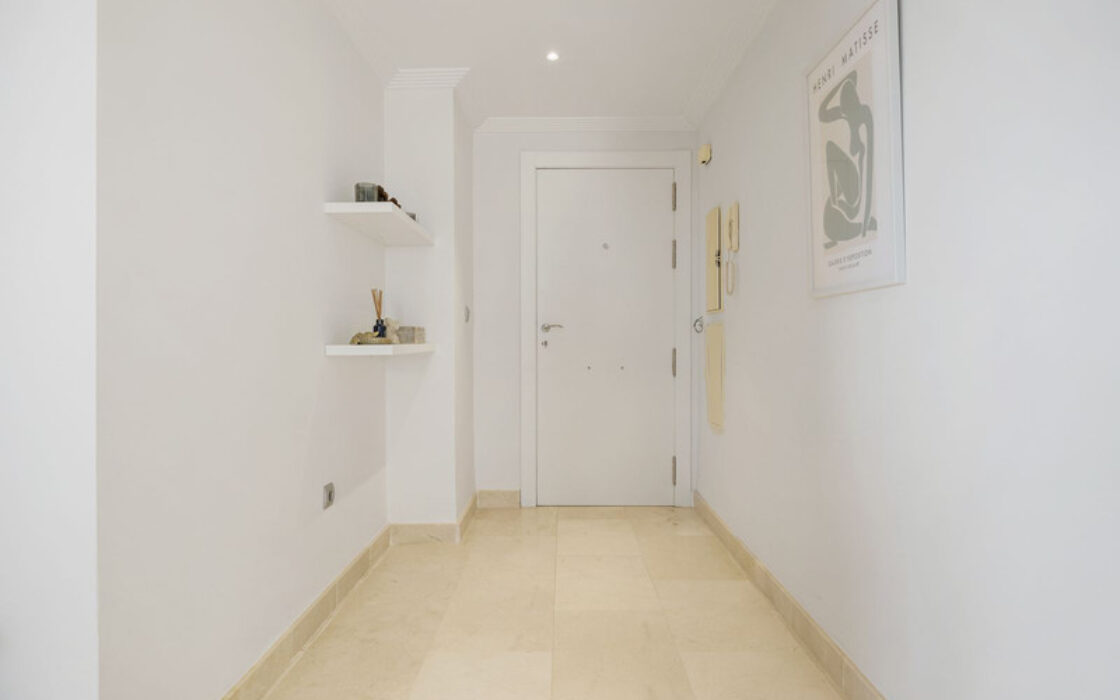 Квартира з терасою в Естепоні, 117 кв.м, 4 кімнати