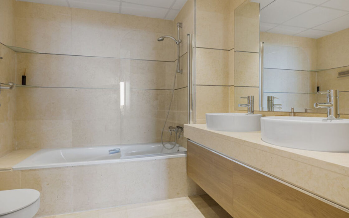 Квартира з терасою в Естепоні, 117 кв.м, 4 кімнати