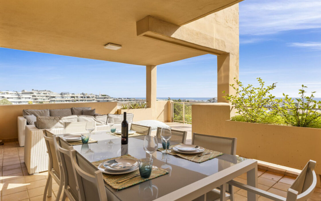 Квартира з терасою в Естепоні, 117 кв.м, 4 кімнати