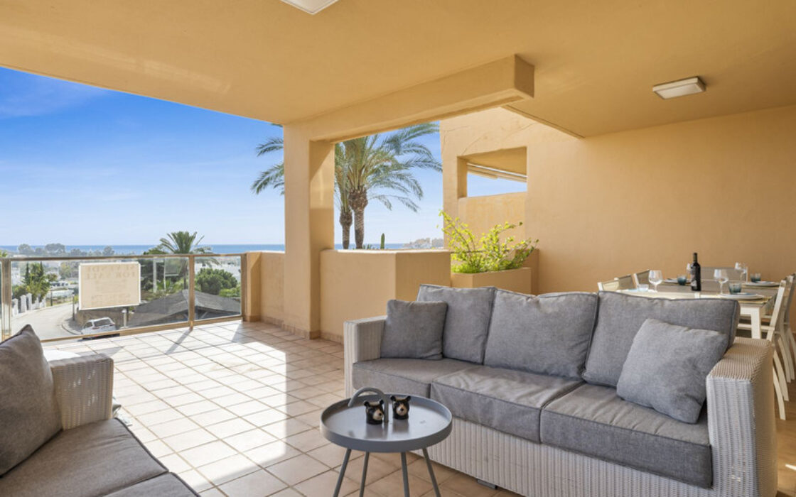 Квартира з терасою в Естепоні, 117 кв.м, 4 кімнати