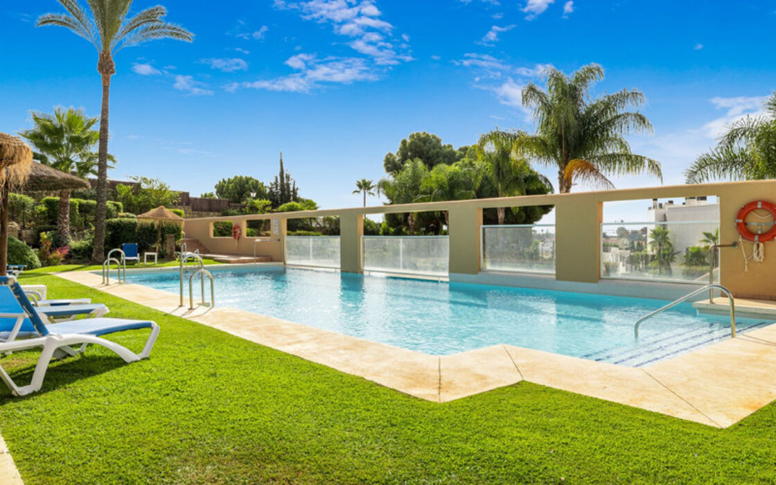 Квартира з терасою в Естепоні, 117 кв.м, 4 кімнати