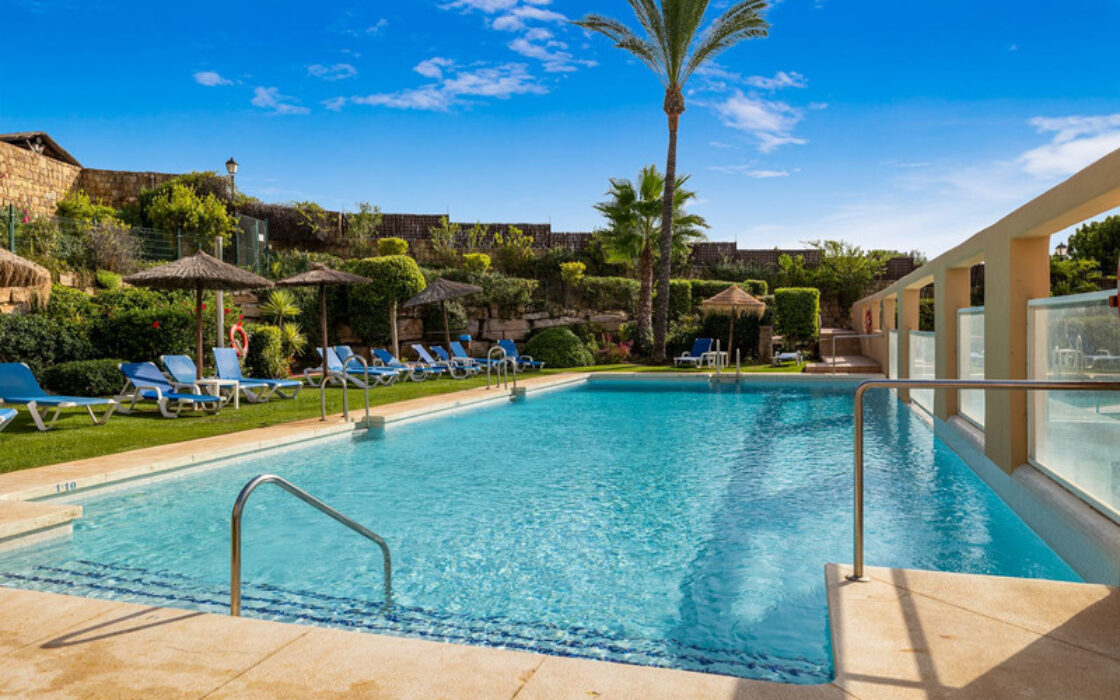 Квартира з терасою в Естепоні, 117 кв.м, 4 кімнати