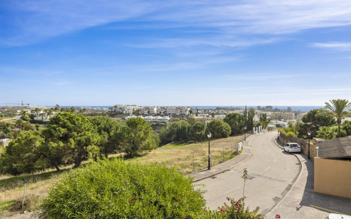 Квартира з терасою в Естепоні, 117 кв.м, 4 кімнати