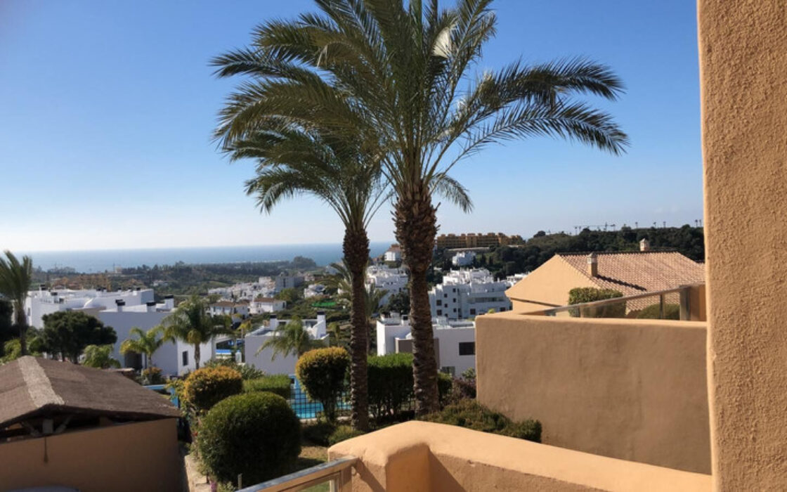 Квартира з терасою в Естепоні, 117 кв.м, 4 кімнати