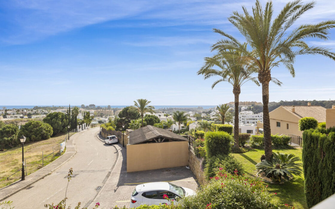 Квартира з терасою в Естепоні, 117 кв.м, 4 кімнати