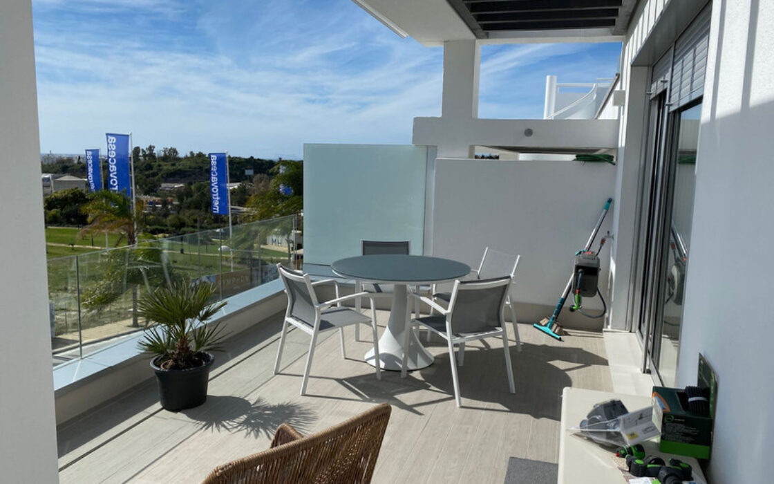 Пентхаус з терасою в Естепоні 75 кв.м, біля моря