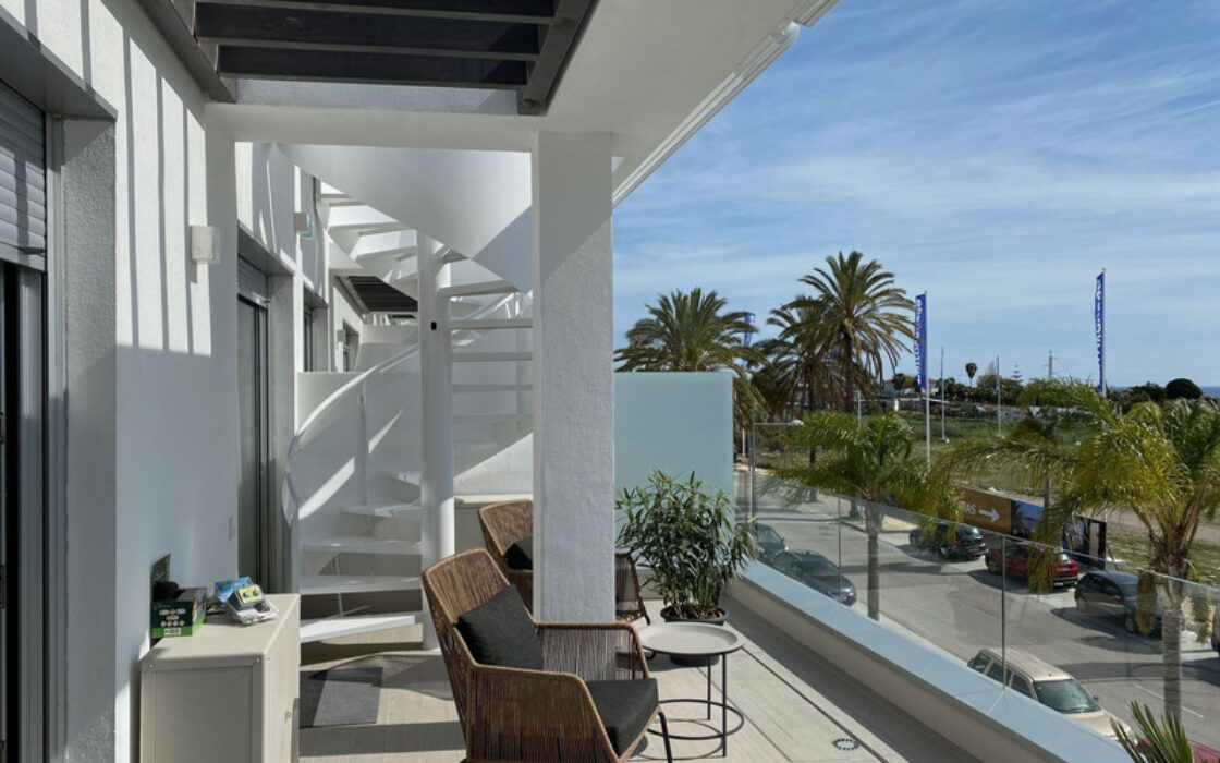 Пентхаус з терасою в Естепоні 75 кв.м, біля моря