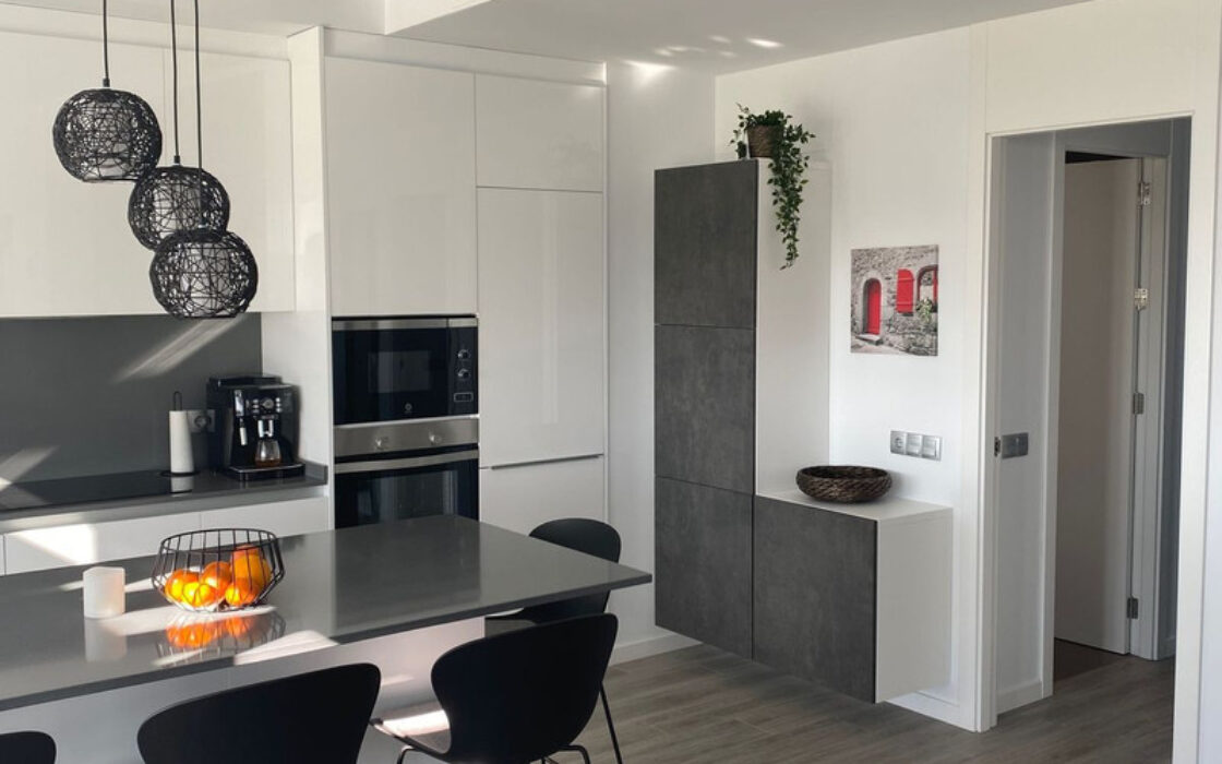 Пентхаус з терасою в Естепоні 75 кв.м, біля моря