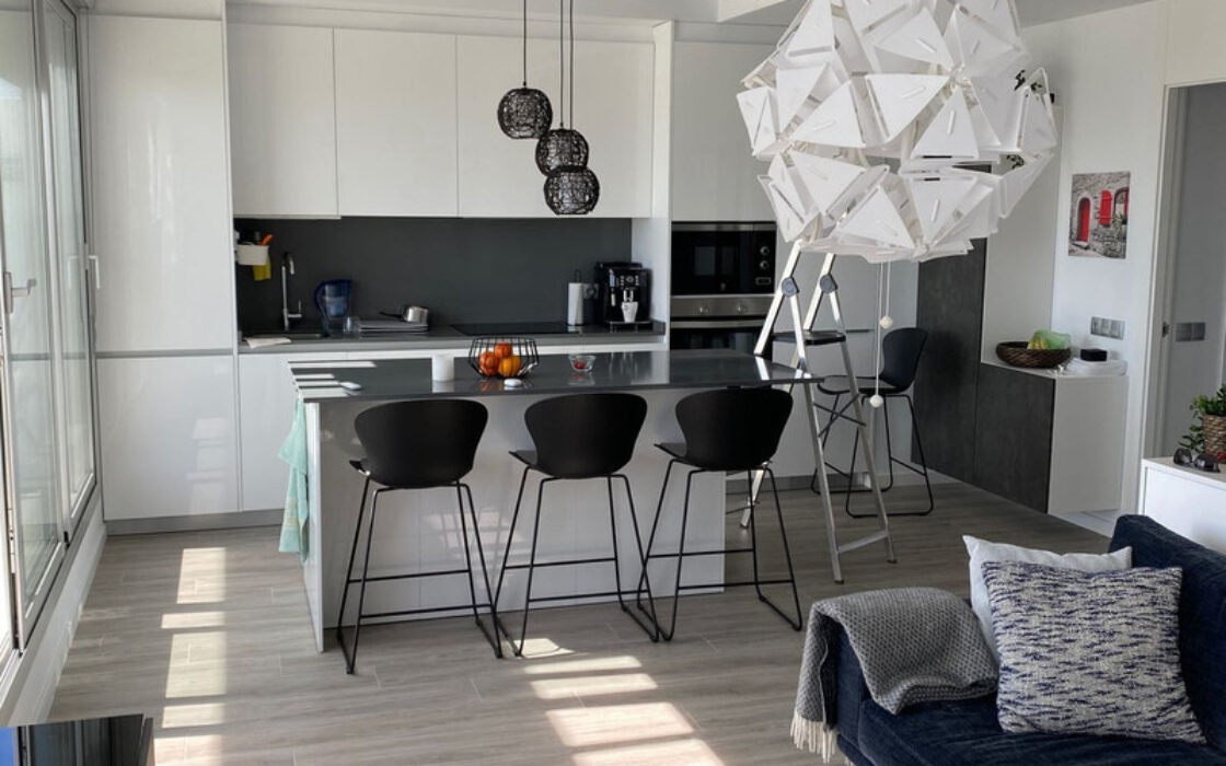 Пентхаус з терасою в Естепоні 75 кв.м, біля моря