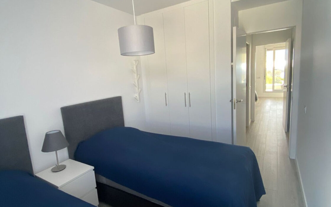 Пентхаус з терасою в Естепоні 75 кв.м, біля моря