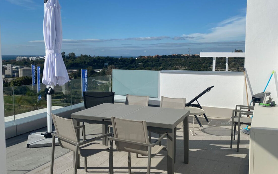 Пентхаус з терасою в Естепоні 75 кв.м, біля моря