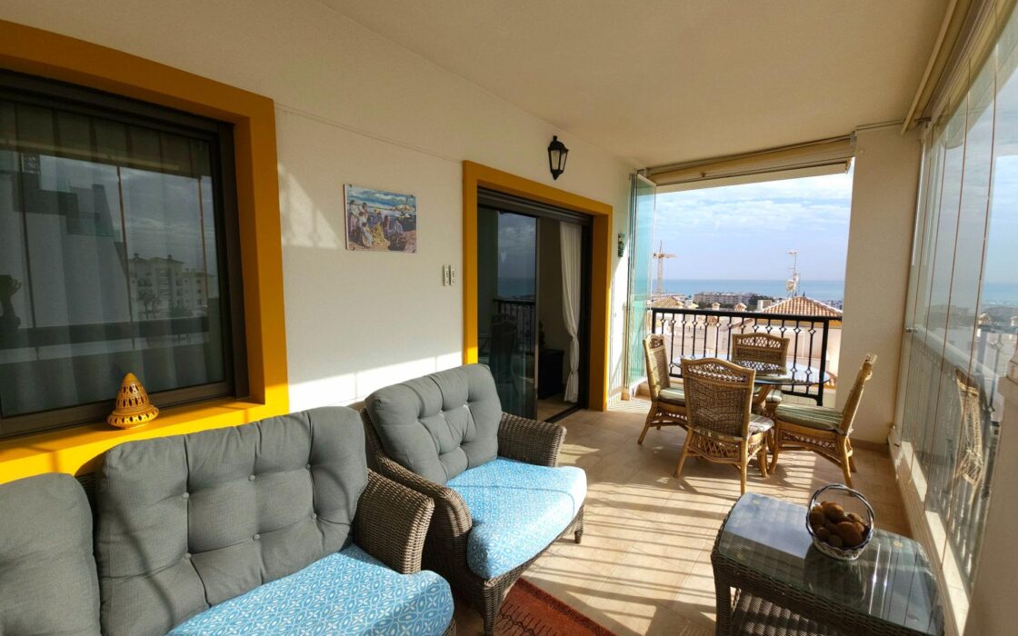 Ексклюзивна квартира 116 кв.м з видом на море в Гуардамаре