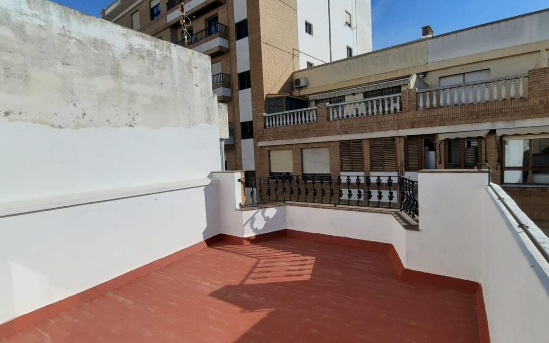 Просторный дом в Кульере 540 кв.м с террасой и лифтом