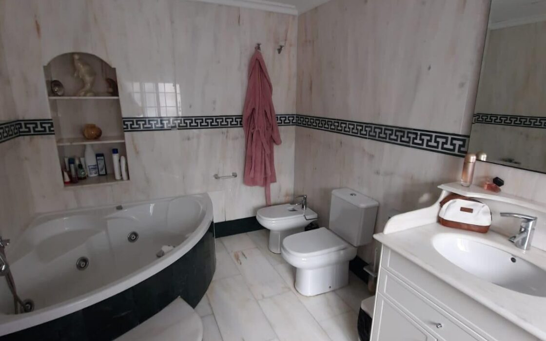 Просторный дом в Кульере 540 кв.м с террасой и лифтом