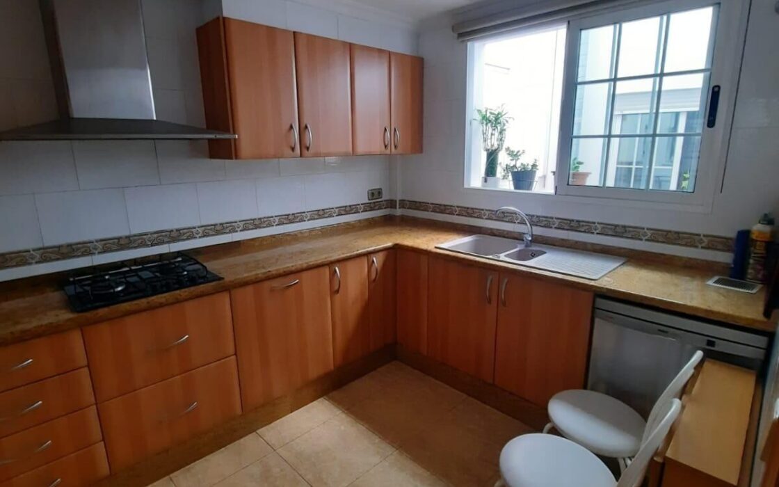 Просторный дом в Кульере 540 кв.м с террасой и лифтом