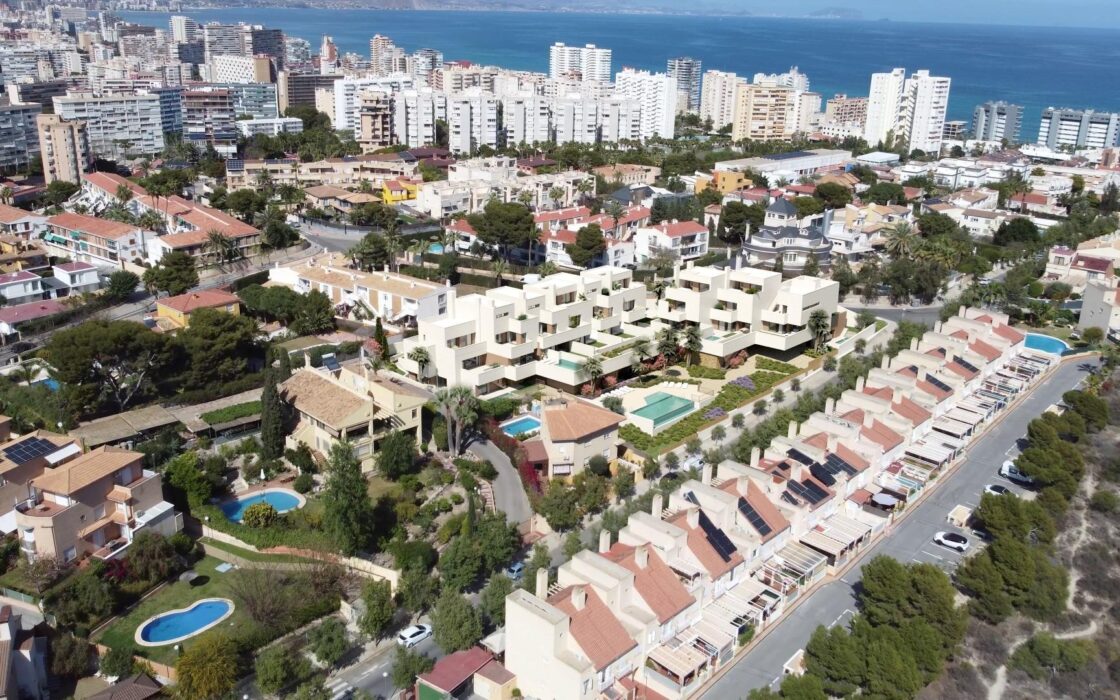 Нові будинки з басейном у Кабо-де-лас-Уэртас 215 кв.м.