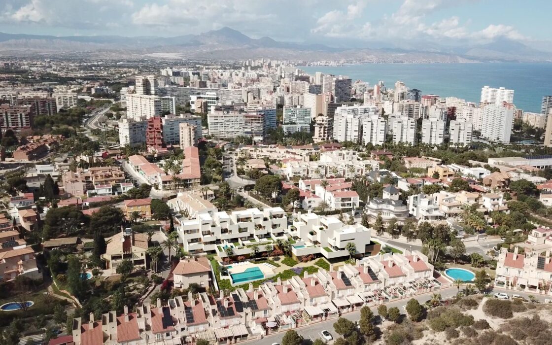 Нові будинки з басейном у Кабо-де-лас-Уэртас 215 кв.м.