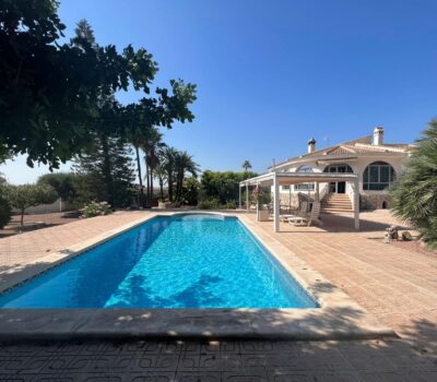 Ефектна вілла в Сьюдад-Кесада з басейном і видом 236 кв.м