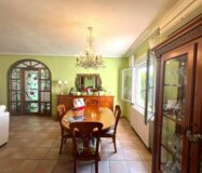 Эффектная вилла в Сьюдад-Кесада с бассейном и видом 236 кв.м