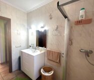 Эффектная вилла в Сьюдад-Кесада с бассейном и видом 236 кв.м