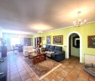 Эффектная вилла в Сьюдад-Кесада с бассейном и видом 236 кв.м