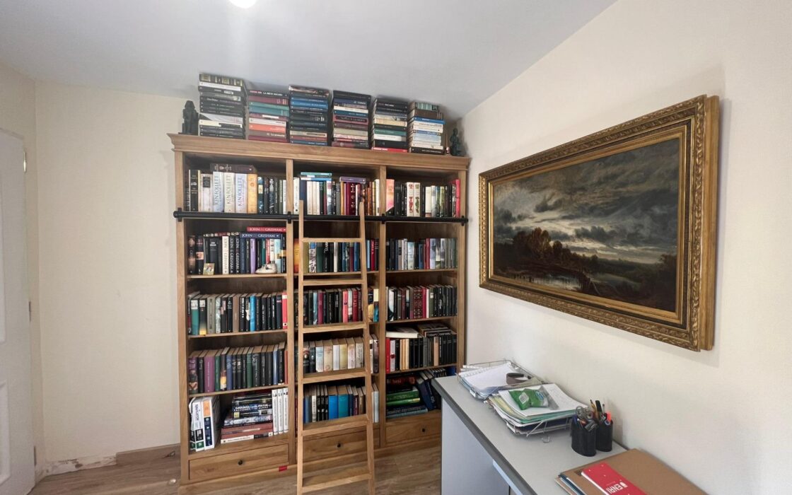 Эффектная вилла в Сьюдад-Кесада с бассейном и видом 236 кв.м