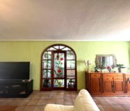 Эффектная вилла в Сьюдад-Кесада с бассейном и видом 236 кв.м