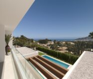 Виллы в Альфас-дель-Пи с бассейном и террасами 227 кв.м