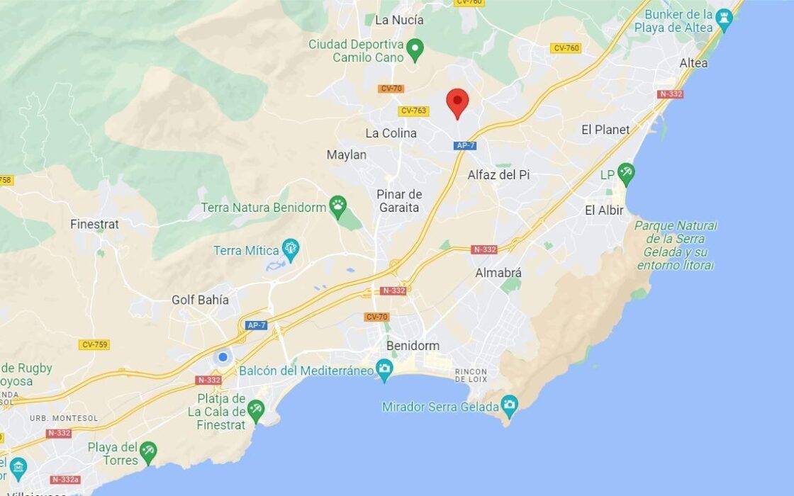 Виллы в Альфас-дель-Пи с бассейном и террасами 227 кв.м