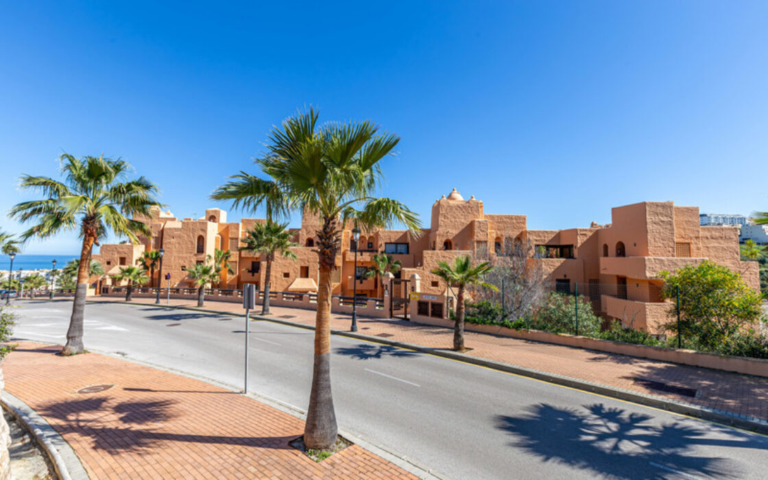 Кутова квартира 85 кв.м з терасою та видом на море, Ла Дукеса