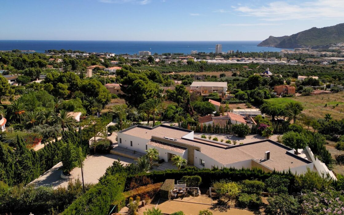 Вражаюча вілла біля моря в Альтеї з живописним видом 500 кв.м