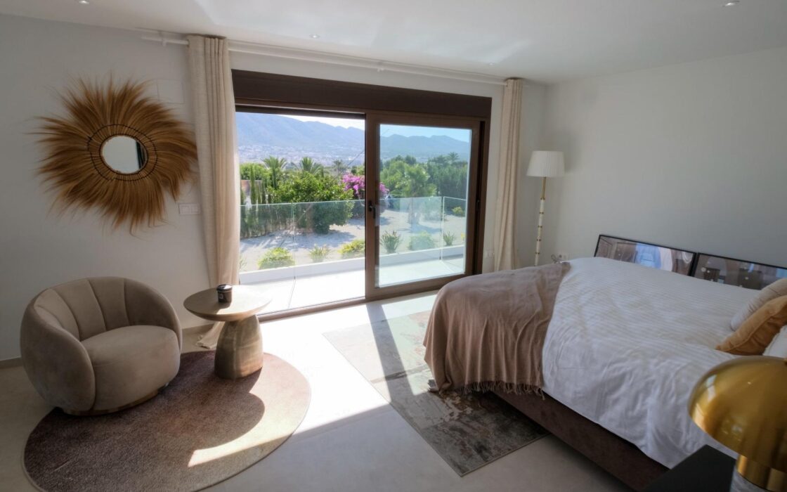 Вражаюча вілла біля моря в Альтеї з живописним видом 500 кв.м