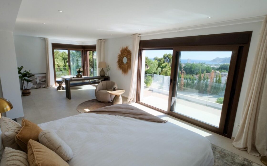 Вражаюча вілла біля моря в Альтеї з живописним видом 500 кв.м