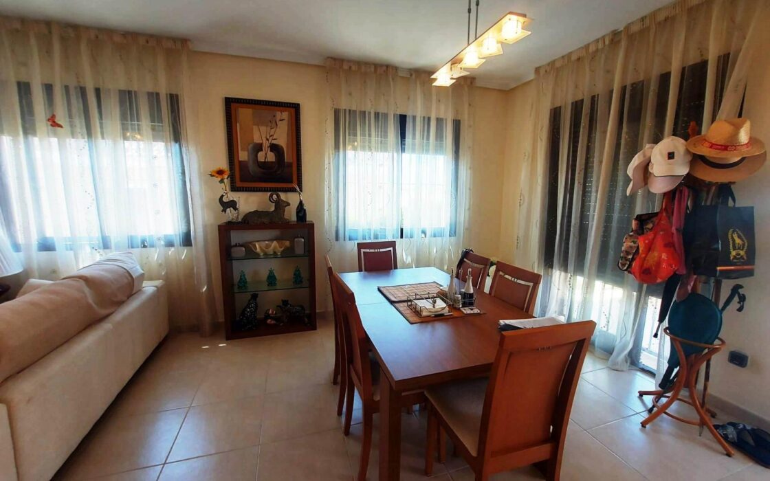 Вилла в Сьюдад Кесада 210 кв.м с бассейном и террасой