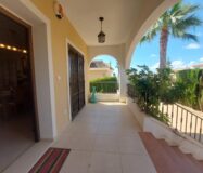 Вилла в Сьюдад Кесада 210 кв.м с бассейном и террасой