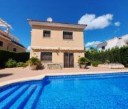 Вилла в Сьюдад Кесада 210 кв.м с бассейном и террасой