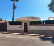 Вилла в Сьюдад Кесада 210 кв.м с бассейном и террасой