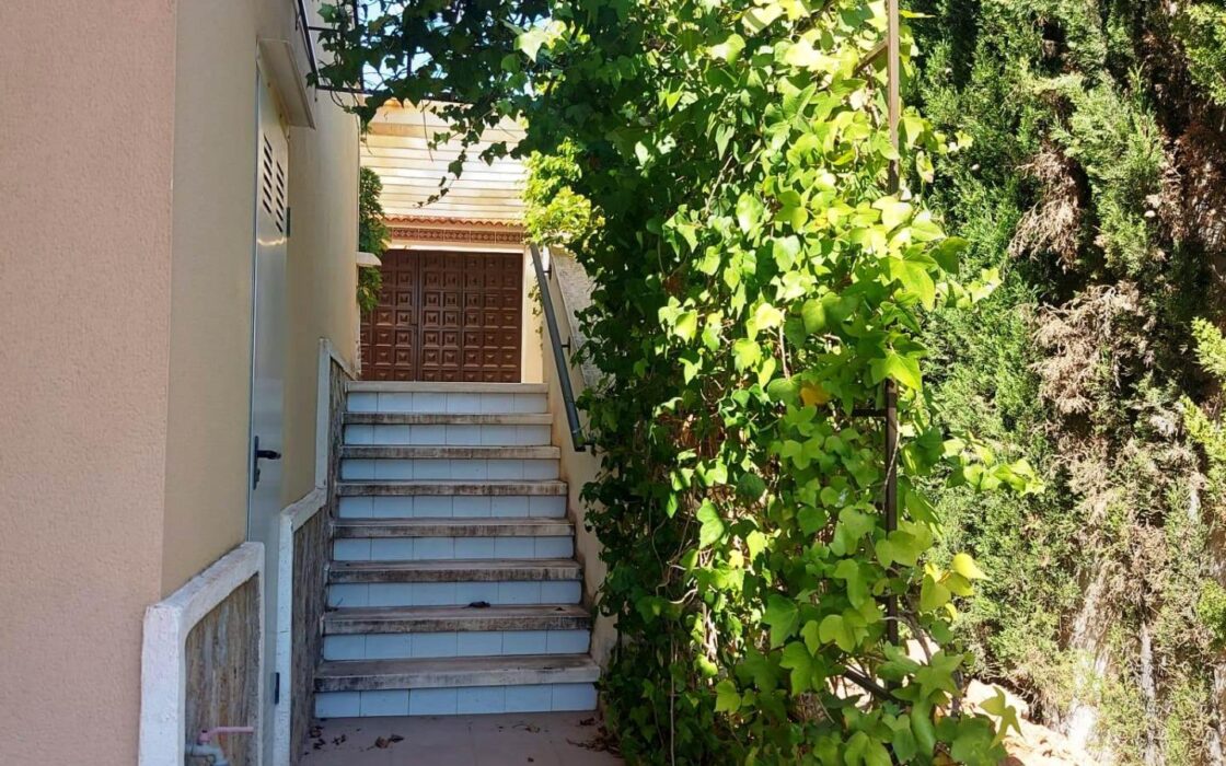 Вилла в Сьюдад Кесада 210 кв.м с бассейном и террасой