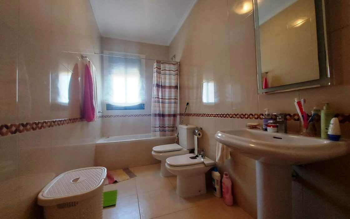 Вилла в Сьюдад Кесада 210 кв.м с бассейном и террасой