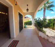 Вилла в Сьюдад Кесада 210 кв.м с бассейном и террасой