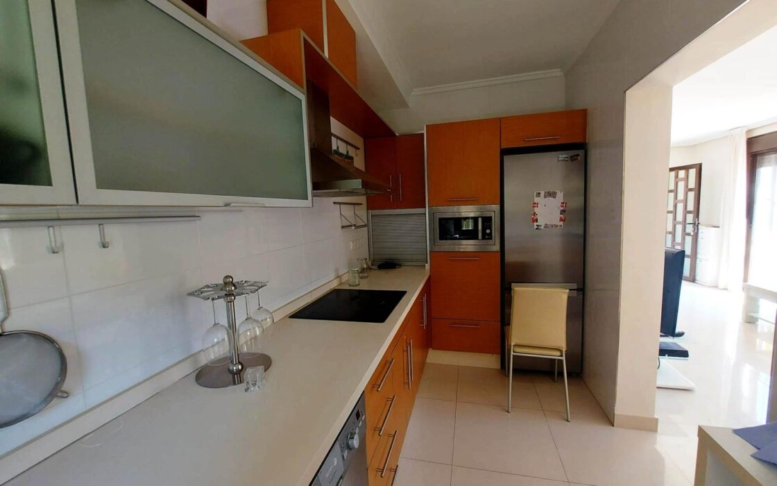 Вилла в Сьюдад Кесада 210 кв.м с бассейном и террасой