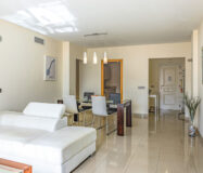 Квартира 90 кв.м з терасою в Кампанарио біля моря