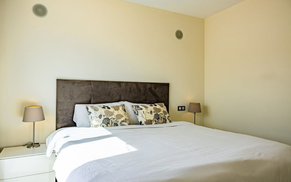 Квартира 90 кв.м з терасою в Кампанарио біля моря