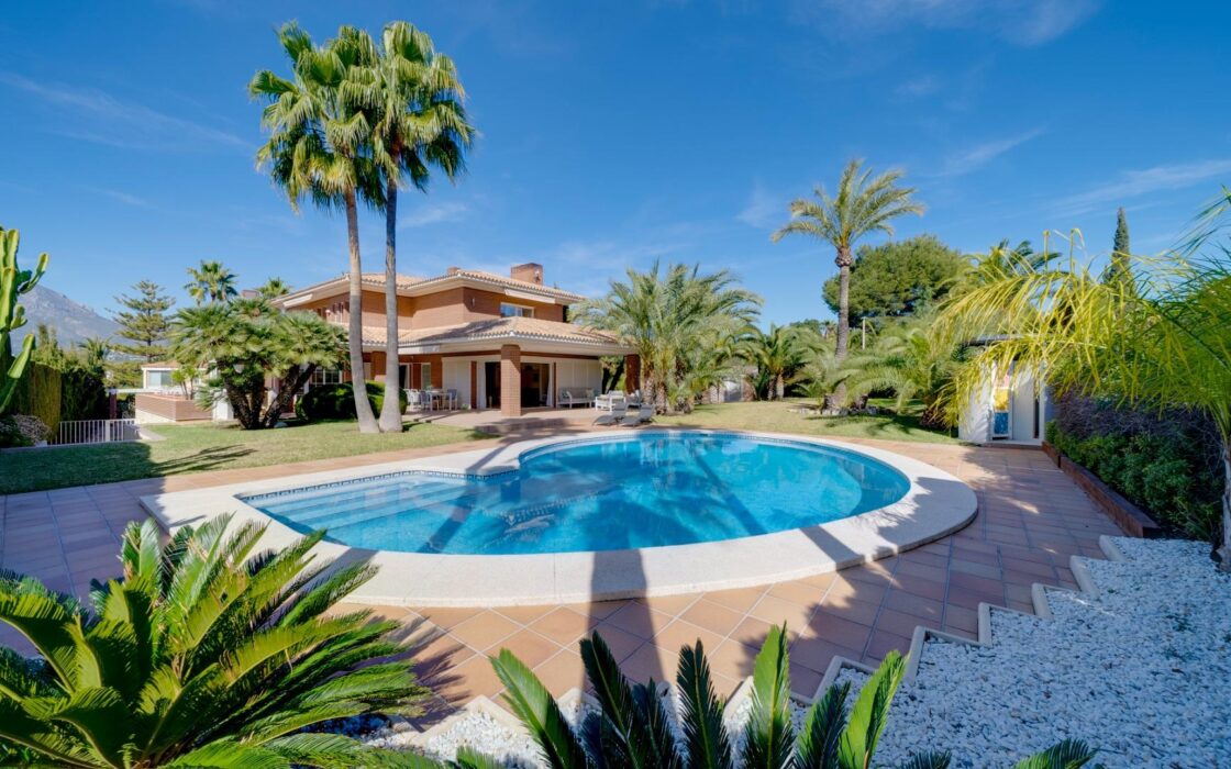 Эксклюзивная вилла в Бенидорме с террасой и бассейном