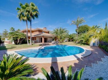 Ексклюзивна вілла в Бенідормі з терасою та басейном