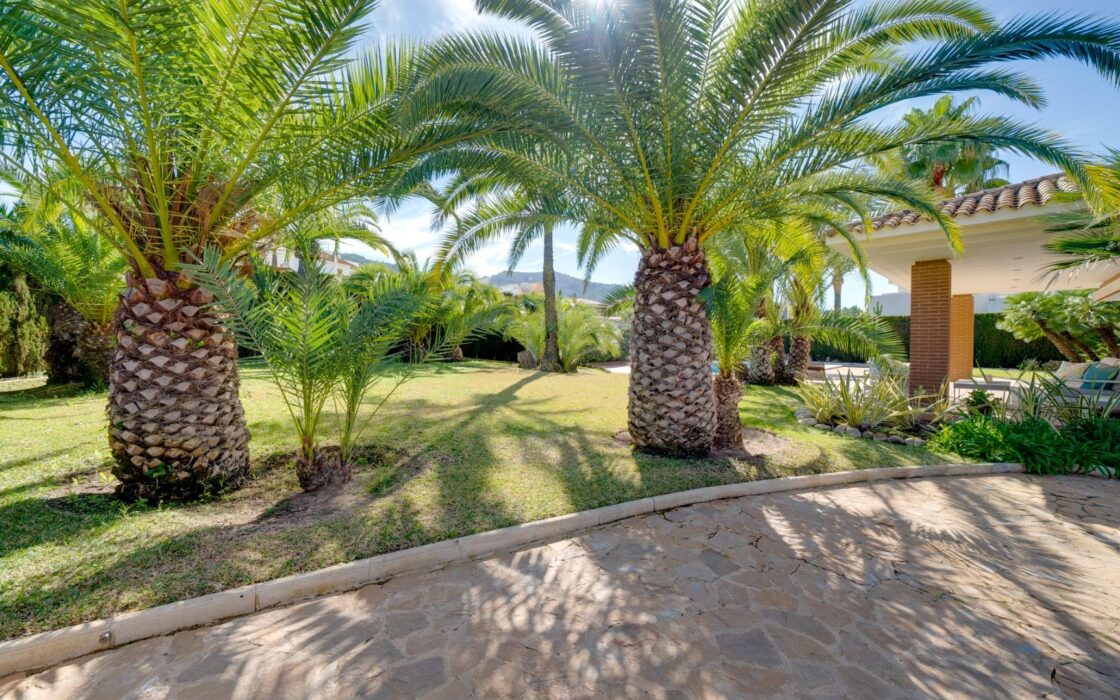 Эксклюзивная вилла в Бенидорме с террасой и бассейном