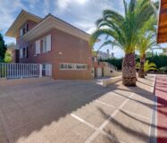 Эксклюзивная вилла в Бенидорме с террасой и бассейном